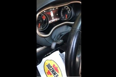 Mechanik nie wierzył w to co widzi. Gość stwierdził, że zepsuł się kierunkowskaz