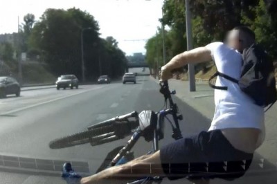 Beztroski rowerzysta który wjechał wprost pod auto w Lublinie 