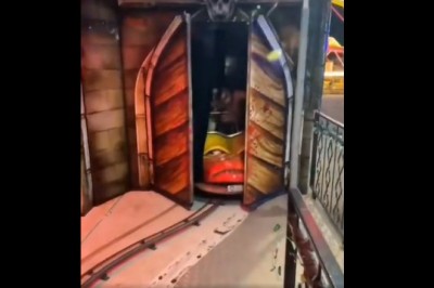 Dziewczyna spanikowała podczas przejazdu przez dom strachu