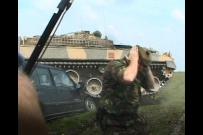 W trakcie manewrów pojazdem skasował auto kamerzysty