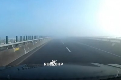 Wjechał we mgłę radośnie pogwizdując. Kierowca bez wyobraźni?