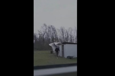 Kiedy podczas wichury postanowisz wzmocnić dach swojej szopy