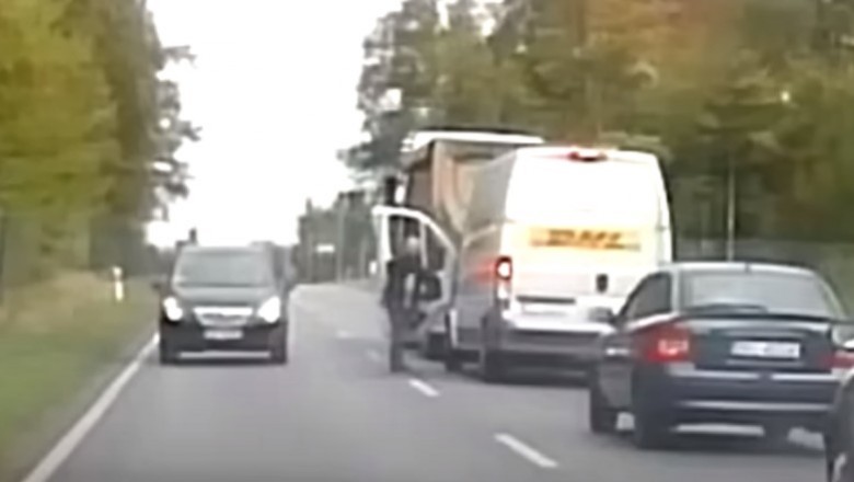 Kierowca TIRa kontra kurier, czyli spotkanie przy wyprzedzaniu
