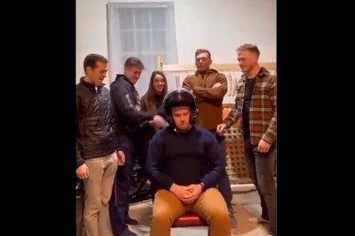 Do tej zabawy potrzeba tylko kasku i kilku wesołych znajomych