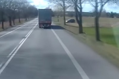 Osobówką wjechał prosto pod ciężarówkę. Nagranie z DK92