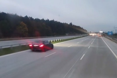 Mercedes ledwo ominął auto jadące pod prąd na A1 - nagranie 