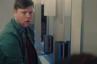 Ten gość to pokazał, czyli najgorsza możliwa wpadka w męskiej toalecie