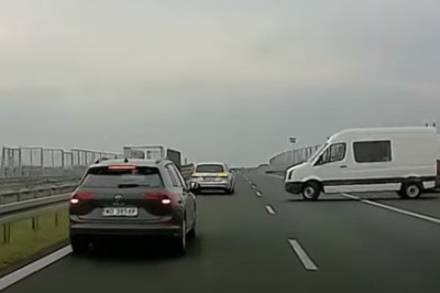 Zawracanie na S11 busem. Próba przeładowania towaru?