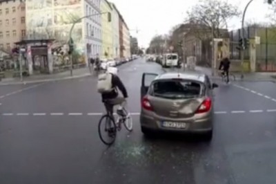 Kiedy jesteś mistrzem wyprzedzania z prawej, ale jedziesz rowerem