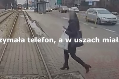 Z telefonem w ręce i słuchawkami w uszach, weszła pod tramwaj