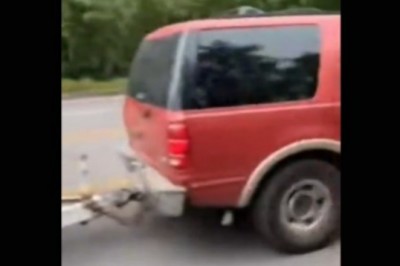 Na dwa auta ciągnęli przyczepę campingową. Mistrzowie transportu w akcji