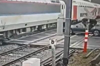 Tak mu się spieszyło, że wjechał wprost pod jadący pociąg