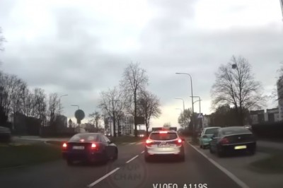 Czy w taki sposób policja poluje na mandaty na przejściach?