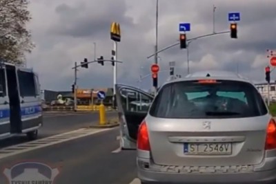 Z otwartą maską przejechał prawie 3km, aż zatrzymała go policja