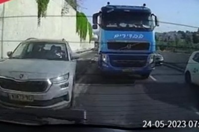 Pchał się przez ciężarówkę. Szybko pożałował