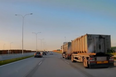 Kierowcy w Polsce boją się prawego pasa? Tak to wygląda