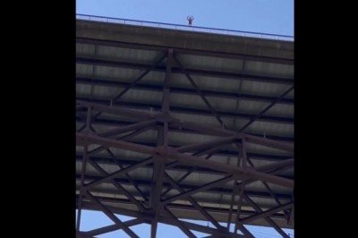 Skok z ogromnego mostu. Zabawa tylko dla ryzykantów