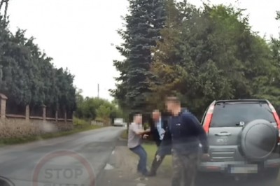 Kierowcy rzucili go na glebę gdy pijany chciał odjechać autem