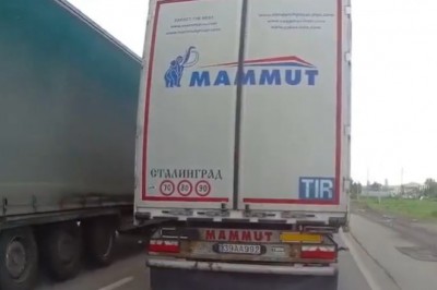 Szybka kara za próbę jazdy pasem awaryjnym w korku