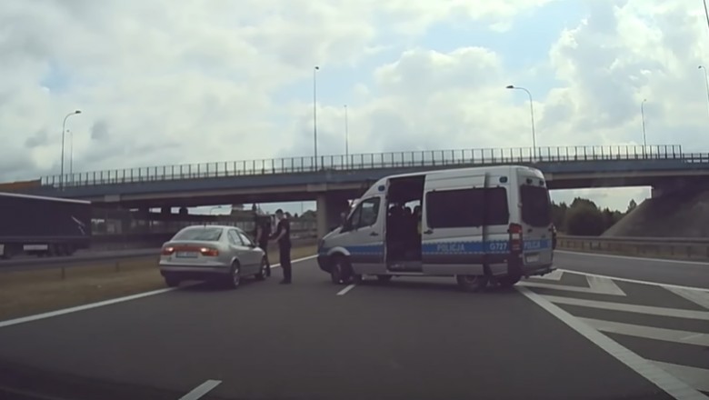 Policjanci nagle zablokowali dwa pasy na autostradzie A4