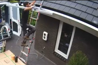 Ziomek z ogromnym fartem spada z dachu