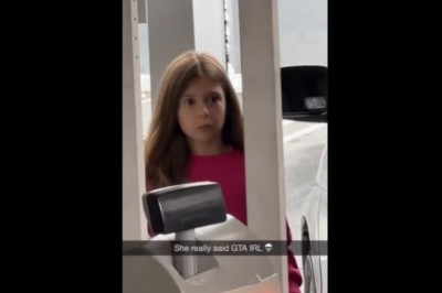 Dziewczynka wsiadła do auta i zdemolowała sklep