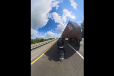 Nagrał swój nieudany slalom między autami na autostradzie