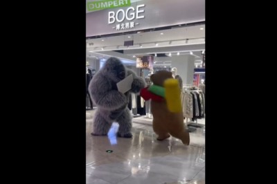 Nic dziwniejszego dzisiaj nie zobaczysz. Nietypowa akcja w galerii handlowej