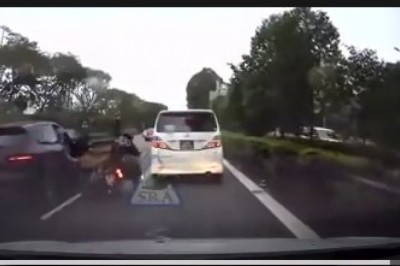 Kiedy naprawdę nie lubisz motocyklistów wiec trafiasz we dwóch