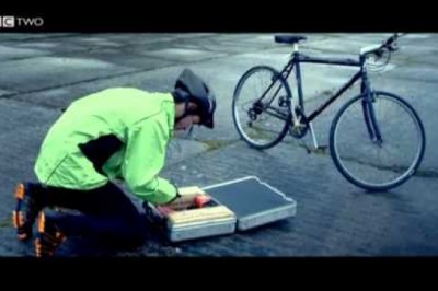 Kiedy rowerzysta zostaje saperem i ma takie ciężkie zadanie