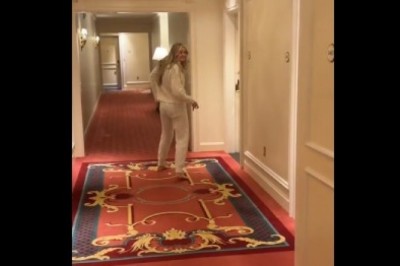 Jak zrobić żart dziewczynie w hotelu? Może właśnie tak?