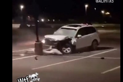 Mistrzowie driftu kasują auto na parkingu