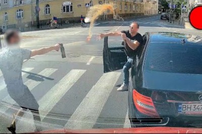 Poczęstowanie agresywnego kierowcy gazem pieprzowym