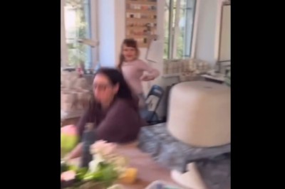 Młoda ledwo wytrzymała ze śmiechu podczas nagrywania