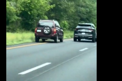 Wyprzedzić muszę bo się uduszę. Szybko tego pożałowała