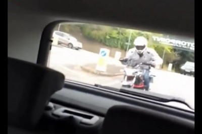 Szeryf na motocyklu chciał cwaniakować i pożałował