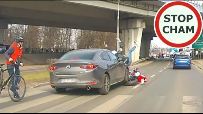 Spotkanie pieszego kierowcy osobówki i motocyklisty na pasach