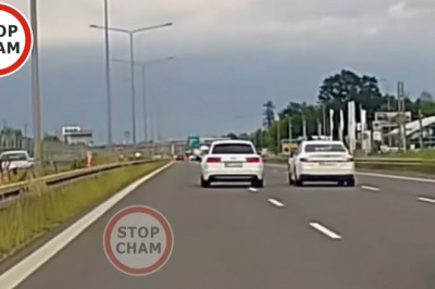 Pirat drogowy w Audi spychał BMW z pasa. Kierowcy nagrali jego zachowanie.