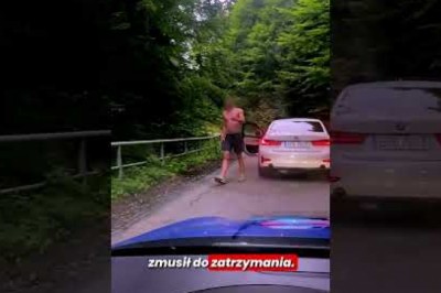 Suchoklatesy z BMW wyskoczyły z łapami do gościa w Skodzie. Nagranie z kamery