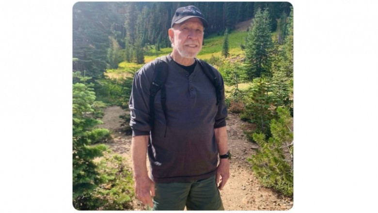 Chuck Norris ma 85 lat i nadal zadziwia. Wszedł na szczyt góry Lassen Peak