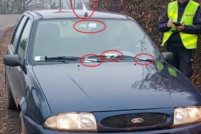 Obkleił auto folią aluminiową, żeby chronić je przed „medium samochodowym”. Policja miała inne zdanie