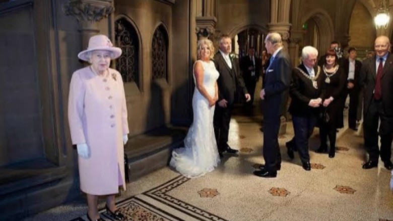 Królowa Elżbieta II niespodziewanym gościem na ślubie w Manchesterze. Para młoda przeżyła chwilę, której nie zapomną do końca życia