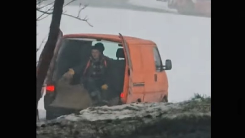 Kiedy wygrasz przetarg ale nie masz sprzętu więc ładujesz pracownika na pakę VW