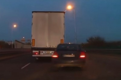 Szybki i wściekły kasuje swój rydwan o TIRa i trzy inne samochody