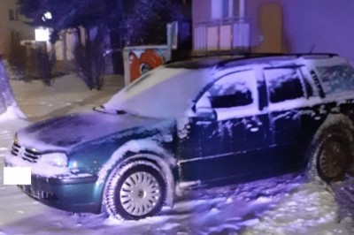 Był tak naćpany, że Golfem jechał po chodniku. Świadek widząc jego jazdę wezwał policję