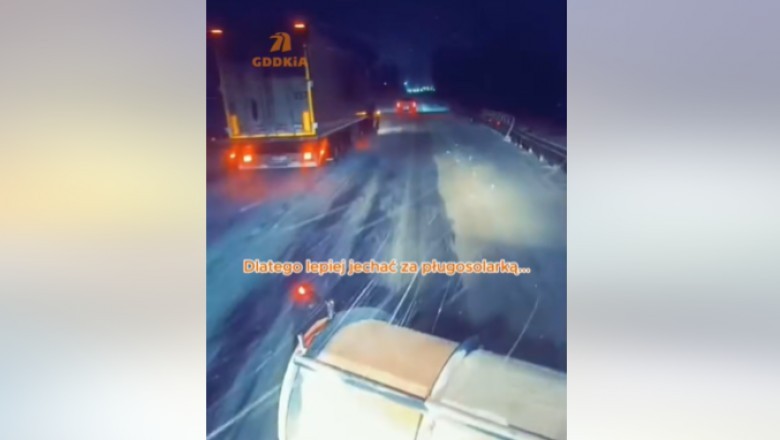 Kierowca TIR-a nie wytrzymał. Wyprzedził pługosolarkę i znaleźć się w rowie