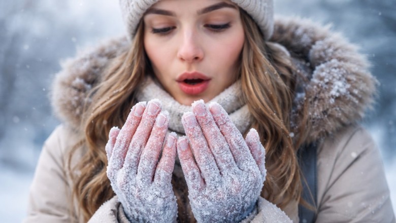 Zimne dłonie u kobiet - skąd to się bierze?