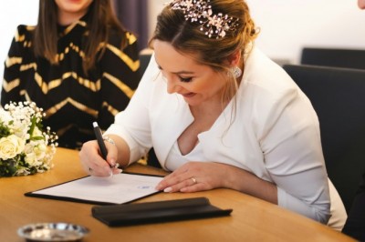 Koniec rubryk „kobieta” i „mężczyzna” w akcie małżeństwa. Idą zmiany w urzędach stanu cywilnego