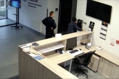 Przyjechał pijany na komendę zbadać się alkomate. Policja z piły opublikowała nagranie