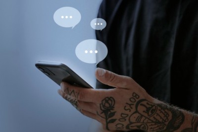 Cyfrowa nekromancja (AI Deadbots): Firmy technologiczne oferują już usługi „wskrzeszania” zmarłych